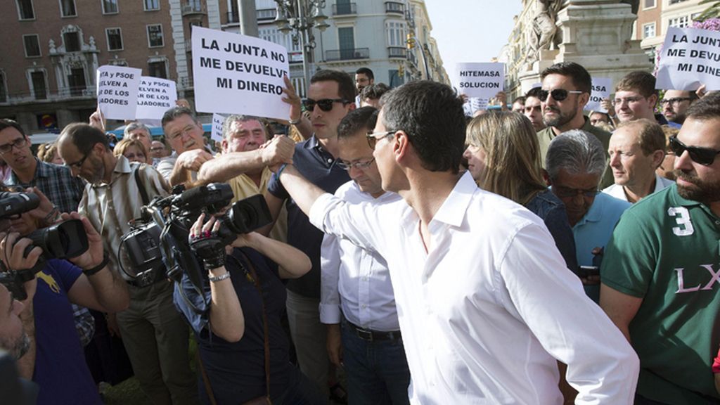 Escrache a Pedro Sánchez durante un paseo electoral en Málaga