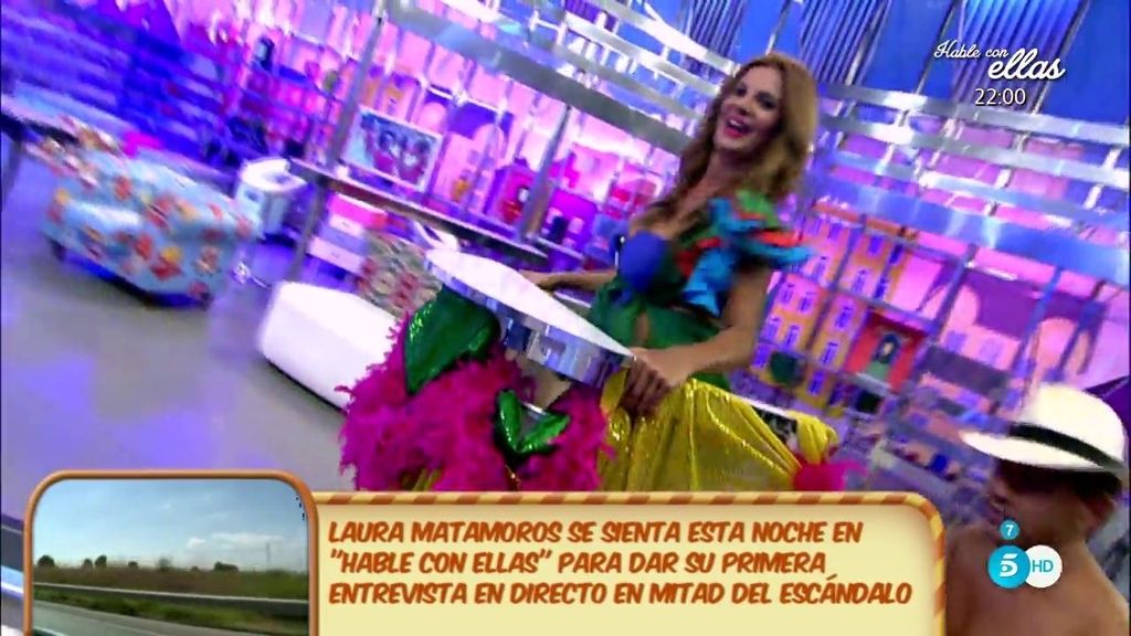Sonia Monroy viene bailando Samba por el 100 aniversario de este baile brasileño