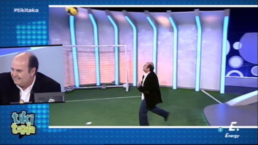 ¡Juanma Rodríguez imita el salto de Cristiano y vuela a 2,63 metros para cabecear el balón!