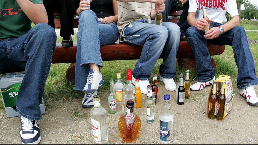 Casi la mitad de los jóvenes dicen que no toman alcohol...Sanidad no dice lo mismo