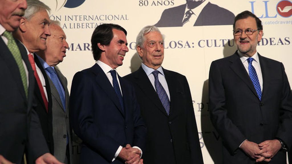 Aznar y Rajoy se hablan a través de discursos en un homenaje a Vargas Llosa