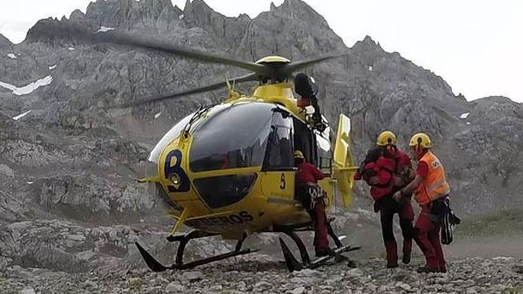 Rescatan a cuatro niños heridos y un adulto en una avalancha en el pico Urriellu