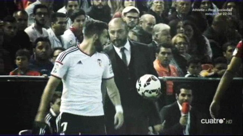 Negredo se queda en Valencia: no perdió la sonrisa en el banquillo, salió, asistió y marcó