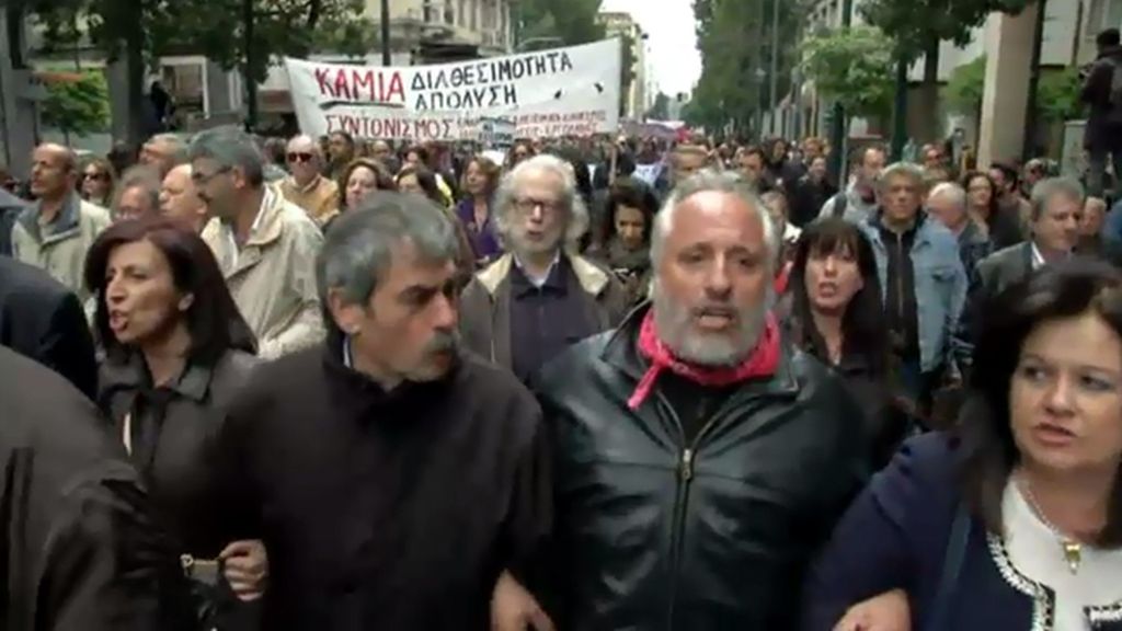 Multitudinaria manifestación en Atenas contra la visita de Merkel