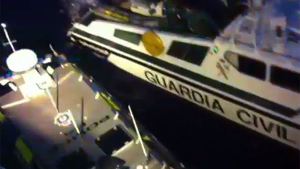 La Policía británica 'asalta' a la Guardia Civil en aguas españolas