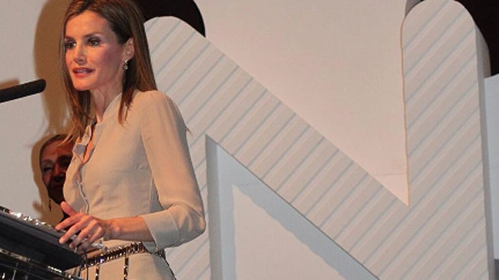 Doña Letizia podría decantarse por un vestido corto para el día de la coronación