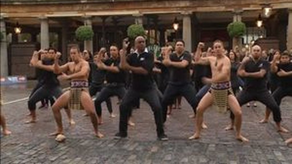 Espectacular Haka de los All Blacks en el centro de Londres