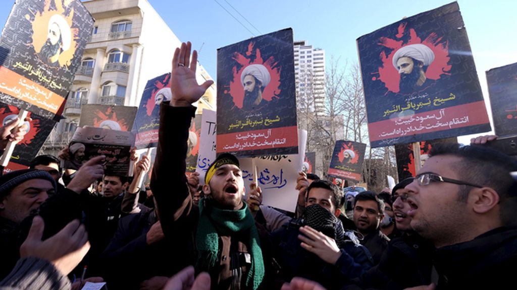 Numerosos protestantes atacan la embajada saudí en Teherán tras la muerte de Al Nimr