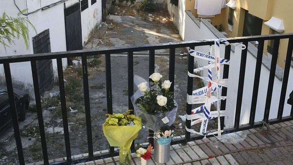 Un niño muere tras caer por una barandilla rota en Marbella