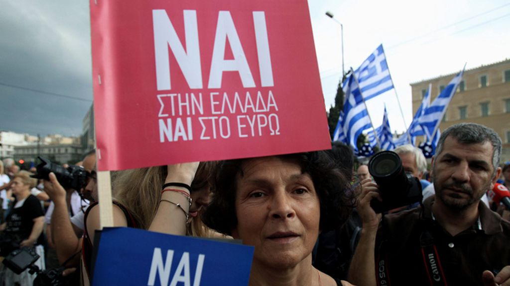 Los partidarios del 'sí' llenan la plaza Syntagma