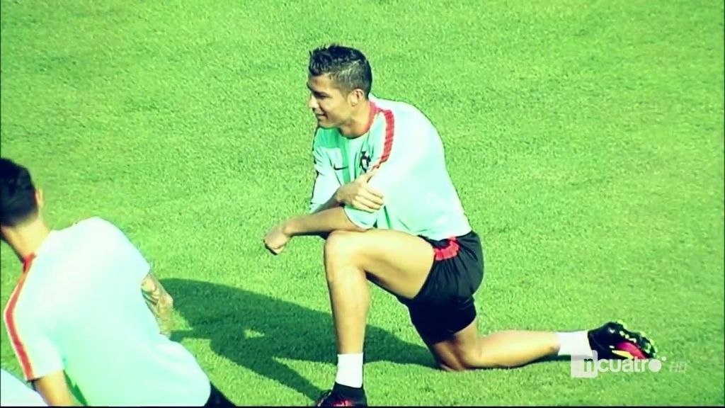 Ronaldo no puede evitar reírse cuando un aficionado grita “¡Cristiano balón de oro!”