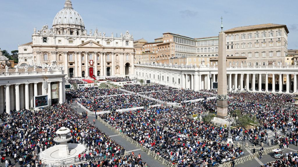 Baño de multitudes del Papa en su segundo Domingo de Ramos como Pontífice