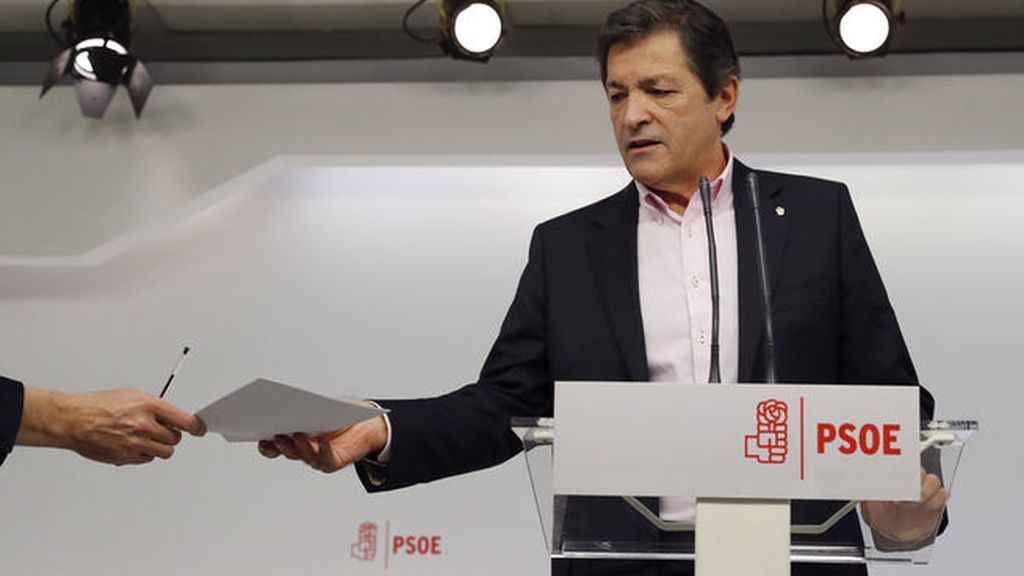 Fernández aplaza a enero la convocatoria del congreso del PSOE