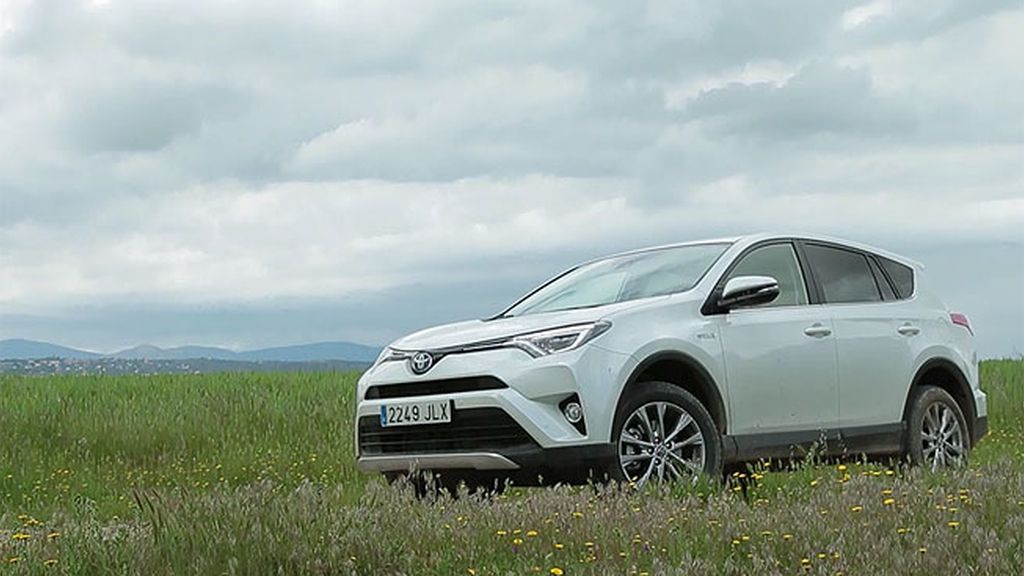 Toyota junta en RAV4 con tecnología híbrida