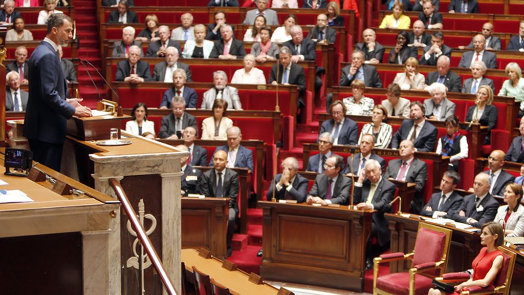 Francia distingue a Felipe VI al darle la palabra en la Asamblea Nacional
