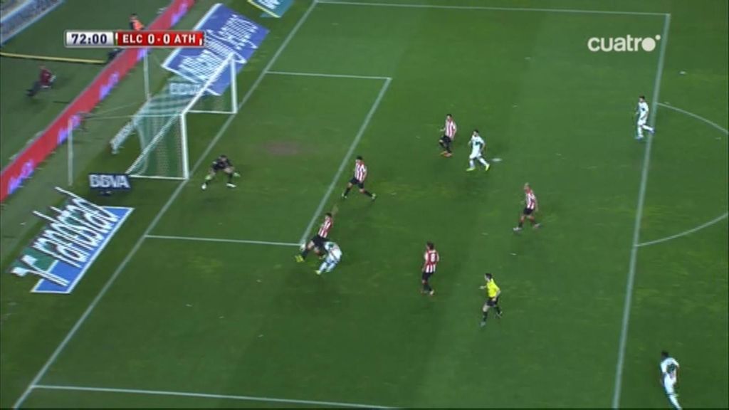 Herrera se encuentra con Laporte en la ocasión más clara del Elche ante el Athletic