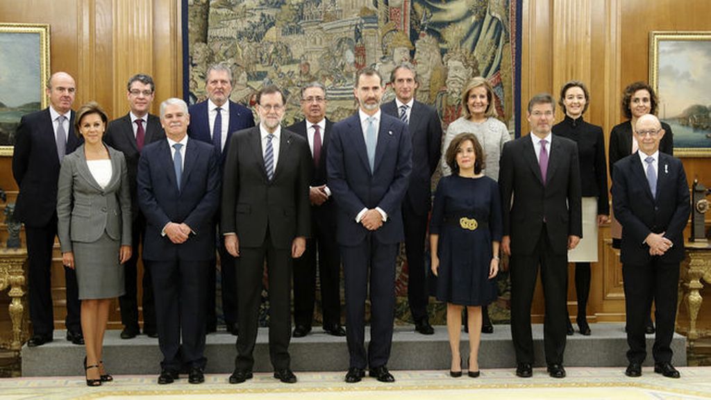 Los nuevos ministros de Rajoy juran sus cargos ante el rey