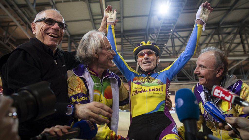 Nuevo récord ciclista a los 102 años