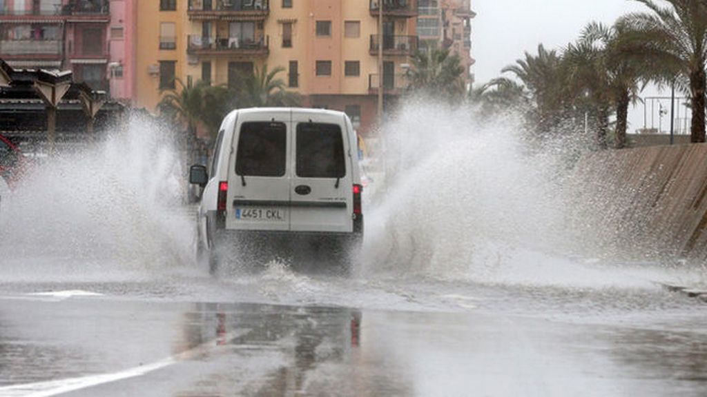 Una tromba de agua causa graves destrozos en Huelva