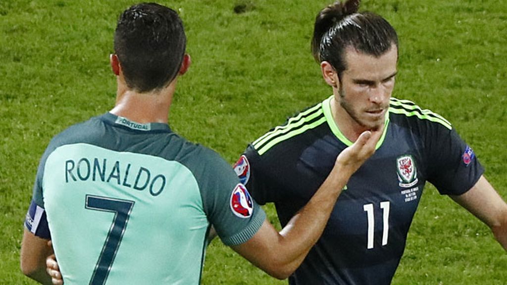 Cariñoso gesto de Cristiano con Bale al finalizar el Portugal-Gales