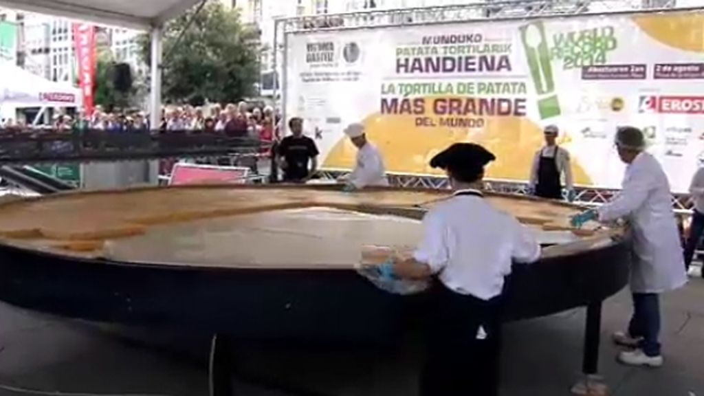 Vitoria logra el récord mundial de la tortilla de patatas más grande del mundo