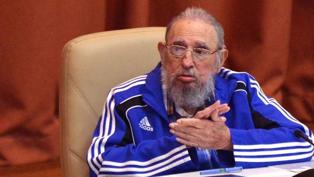 Fidel Castro reaparece en la clausura del VII Congreso del PC cubano