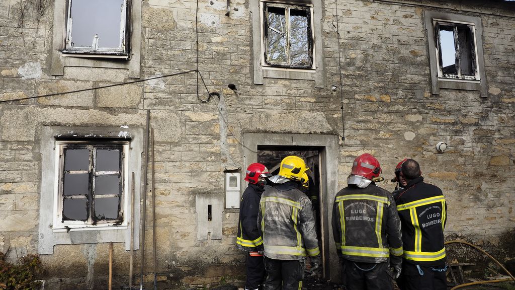 Tres miembros de una familia mueren al incendiarse su vivienda en Vilalba (Lugo)