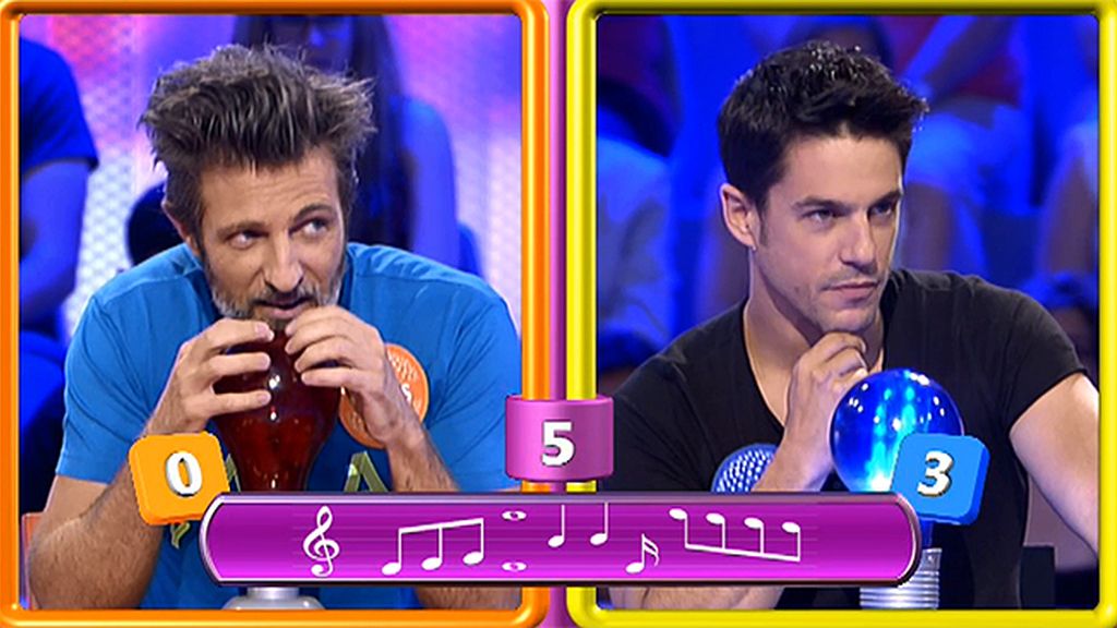 Jesús y Alejo, mudos ante el gato blanco