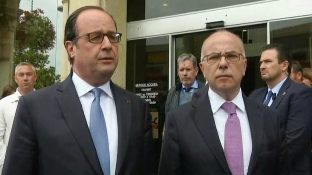 Hollande tras el ataque a la Iglesia: "Los terroristas irrumpieron proclamándose del DAESH"
