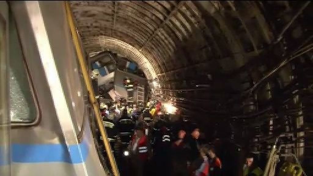 Una veintena de muertos y 118 heridos en un descarrilamiento en el metro de Moscú