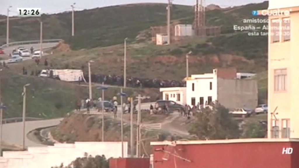 Imágenes en exclusiva: nuevo intento en Ceuta de saltar la valla