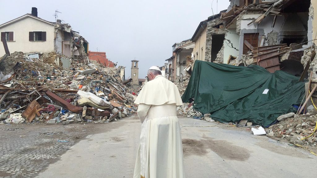 El Papa a los supervivientes de Amatrice: "Vayan adelante, siempre hay futuro"