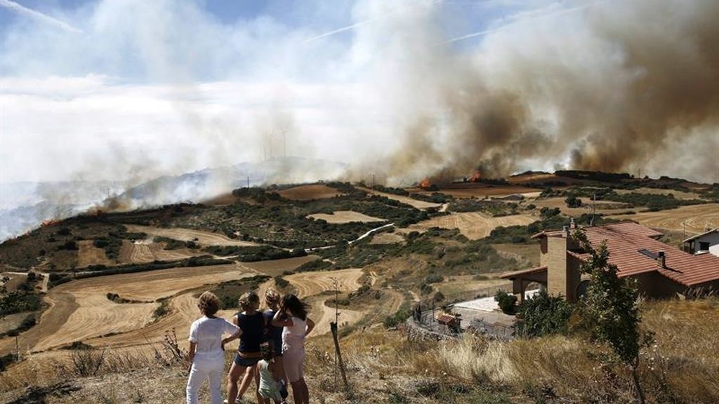 El incendio en Tafalla, estabilizado pero no controlado por culpa del viento