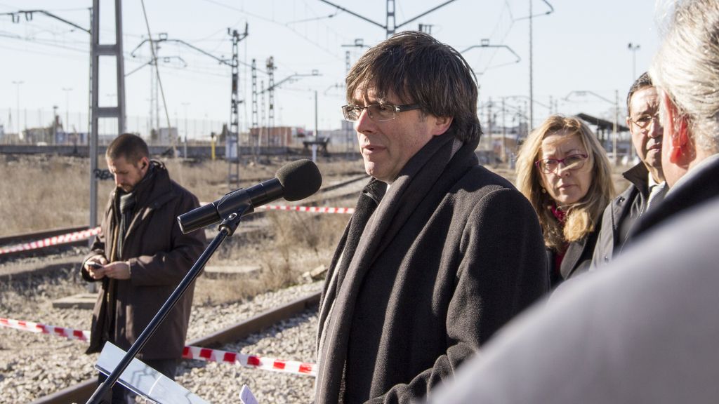 Puigdemont: "Ponemos trenes en la vía para que lleguen lejos, no para que choquen"
