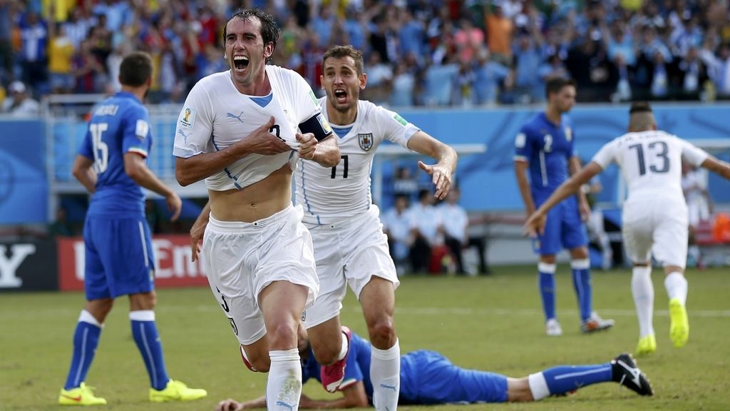 Godín redondeó una temporada de ensueño con su gol a Italia para clasificar a Uruguay