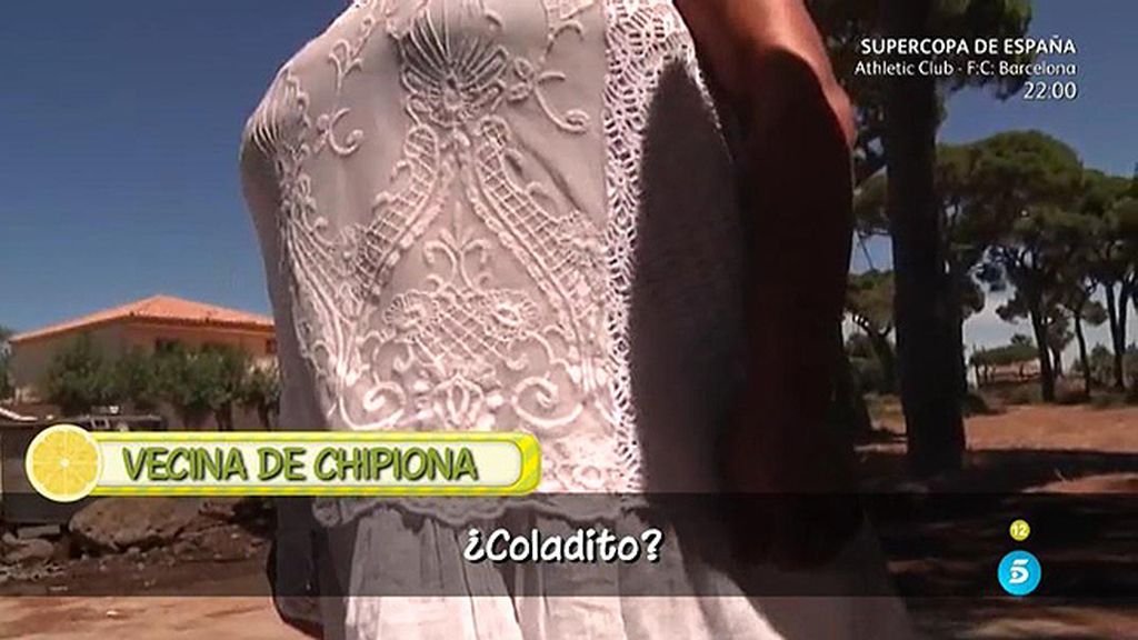 Los vecinos de Chipiona aseguran que Jacqueline es quien lleva las riendas de la relación con Amador
