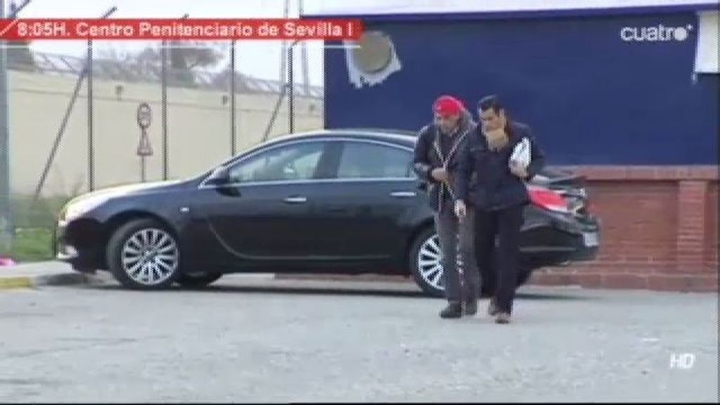 Exclusiva: Del Nido ingresa en prisión con una mochila y una gorra del Sevilla
