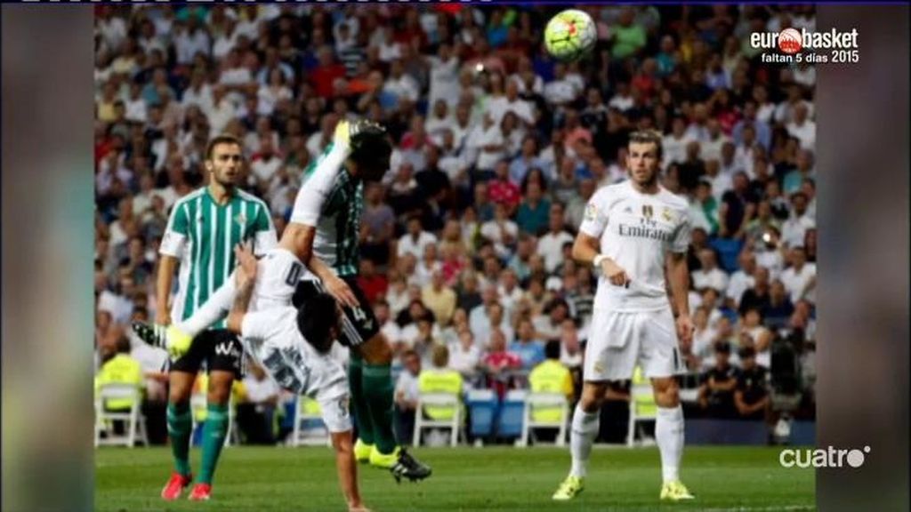James alegra la vista al Bernabéu con dos golazos: obús de falta directa y chilena