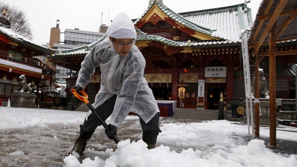 La nieve colapsa Japón