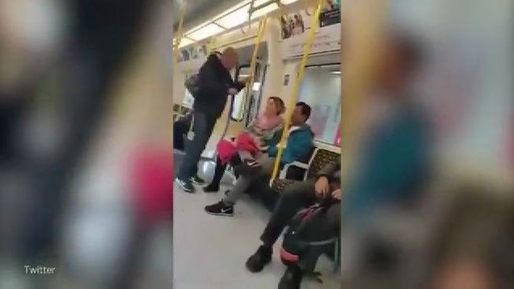 Presencia una agresión racista en el metro y así responde
