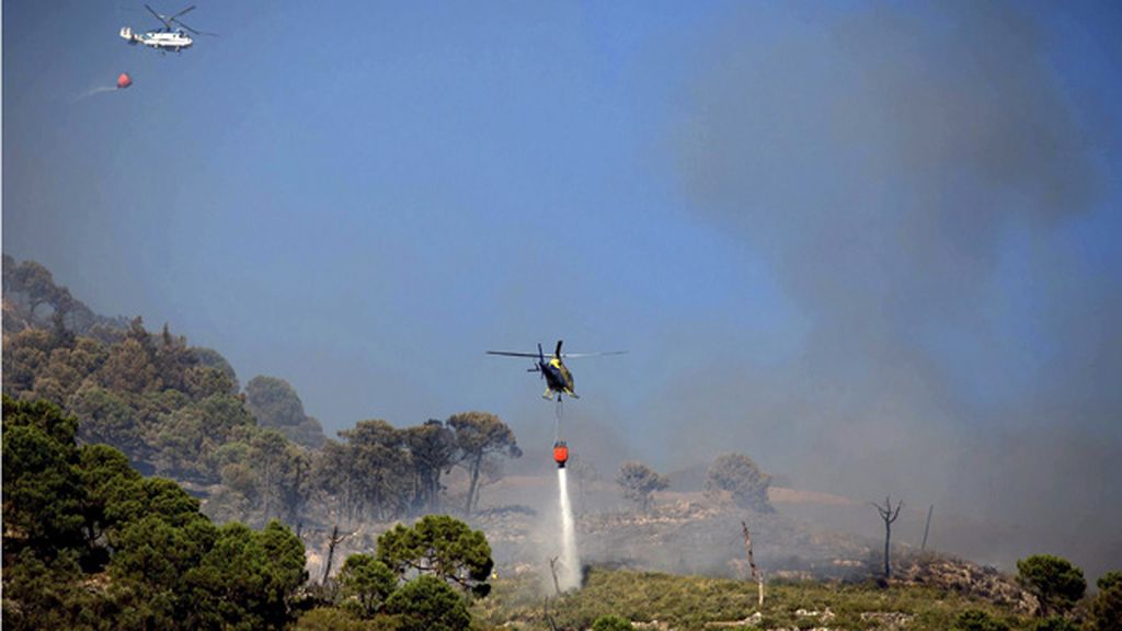 El fuego sigue sin control en Málaga