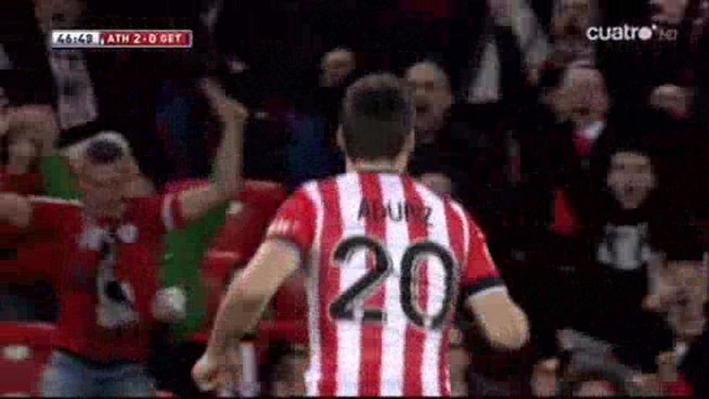 Aduriz marcó solo ante el portero (2-0)