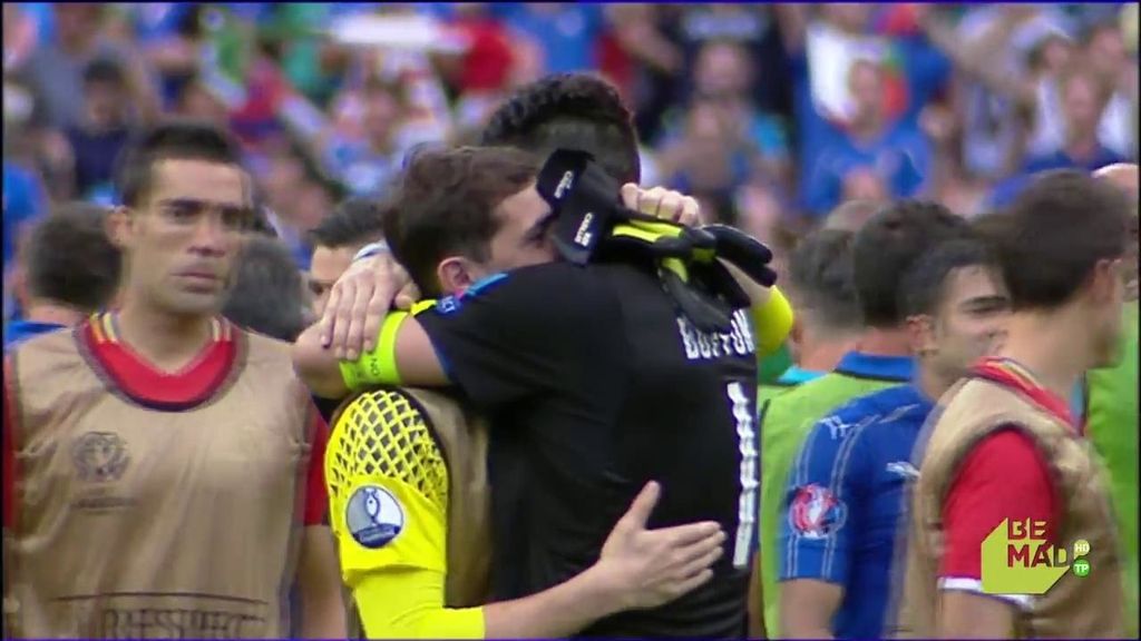 ¿El último abrazo entre Iker Casillas y Buffon en un terreno de juego?