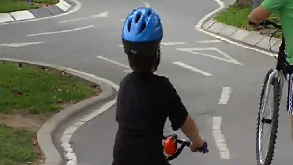 Los menores de 16 años tienen que llevar casco en la bici obligatoriamente