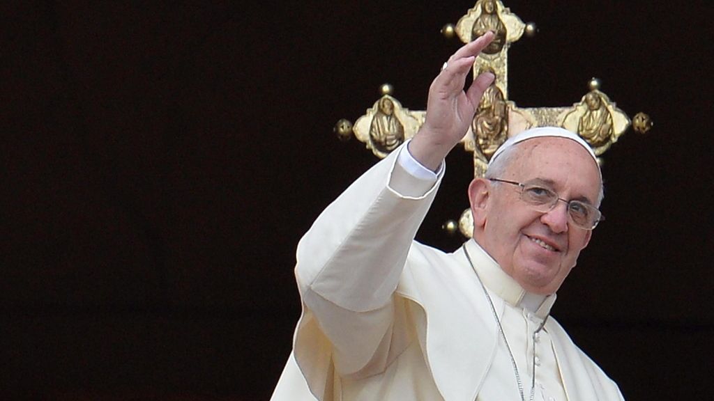El Papa bautiza a 32 niños en la Capilla Sixtina
