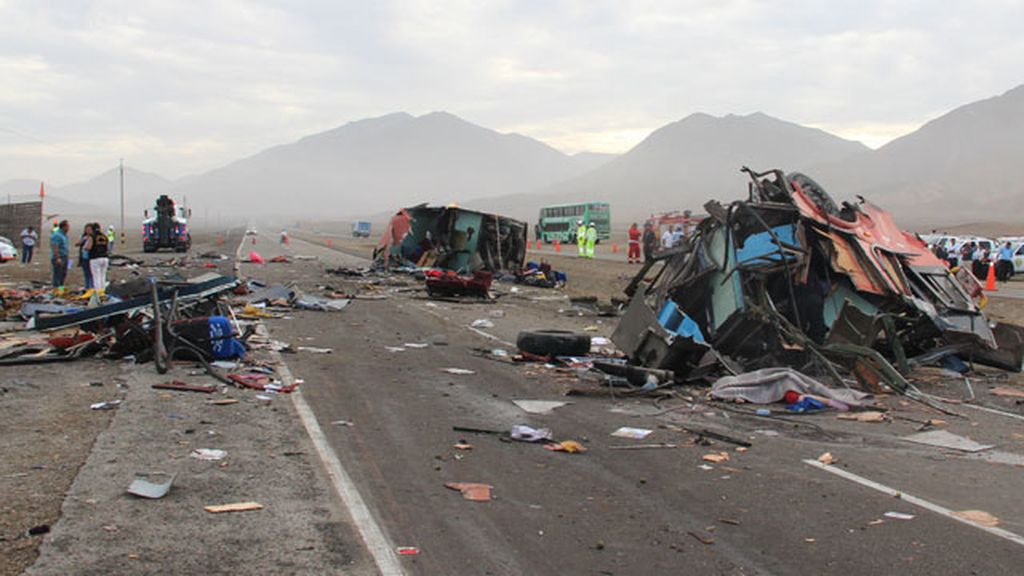 Un accidente entre varios autobuses en Perú deja 37 muertos y 70 heridos