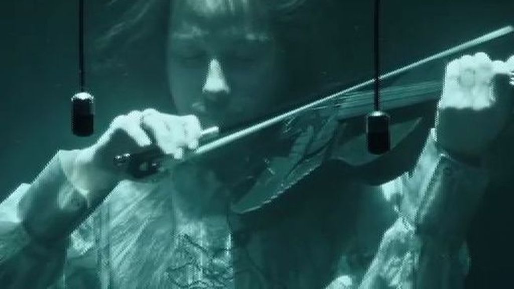 Between, el grupo de música que no necesita branquias para cantar bajo el agua