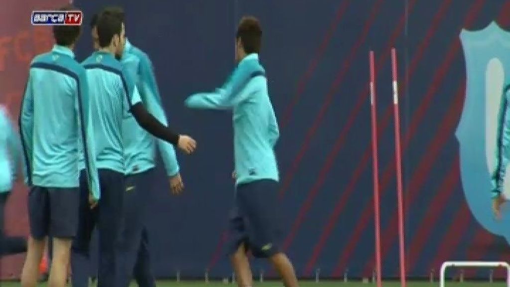 Neymar entrena con el grupo