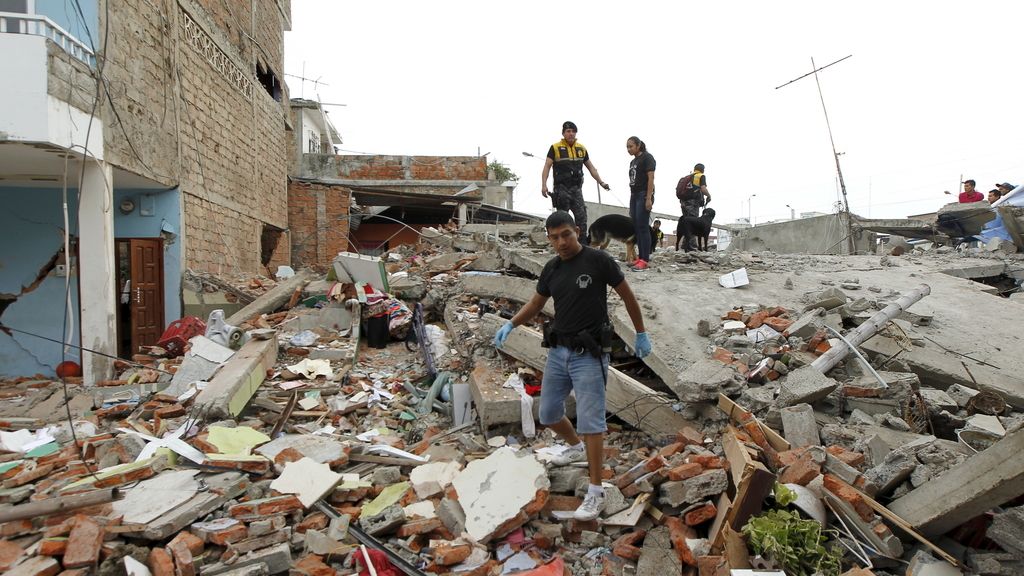 Ecuador avisa de una posible alarma sanitaria por los cuerpos en descomposición