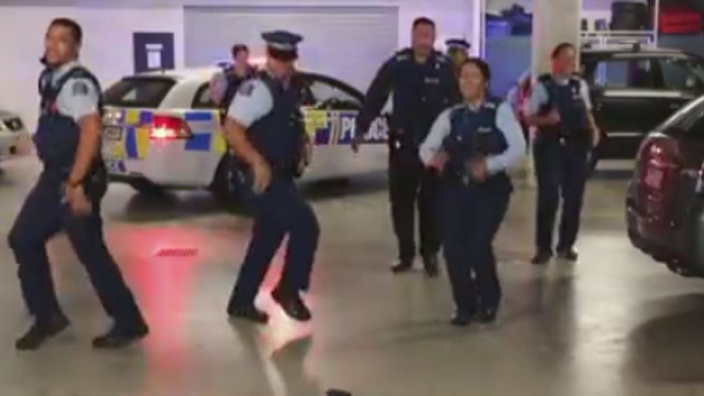 Así baila el cuerpo de policía en Nueva Zelanda